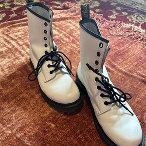 BACK TO SCHOOL CLEAR OUT!! Men’s NWOB Doc Martens white leather boots